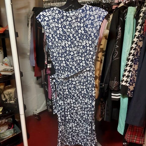 Dress - Picture 3 of 3